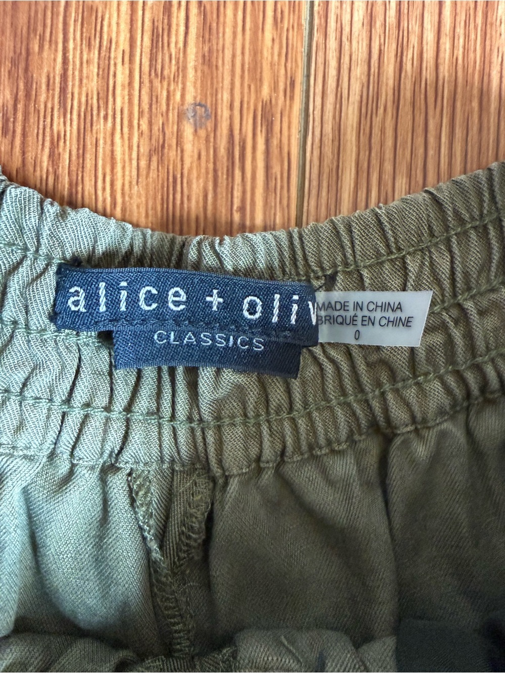 Alice + Olivia Olive Green Linen Cargo Pants with Drawstring Waist - Picture 4 of 5